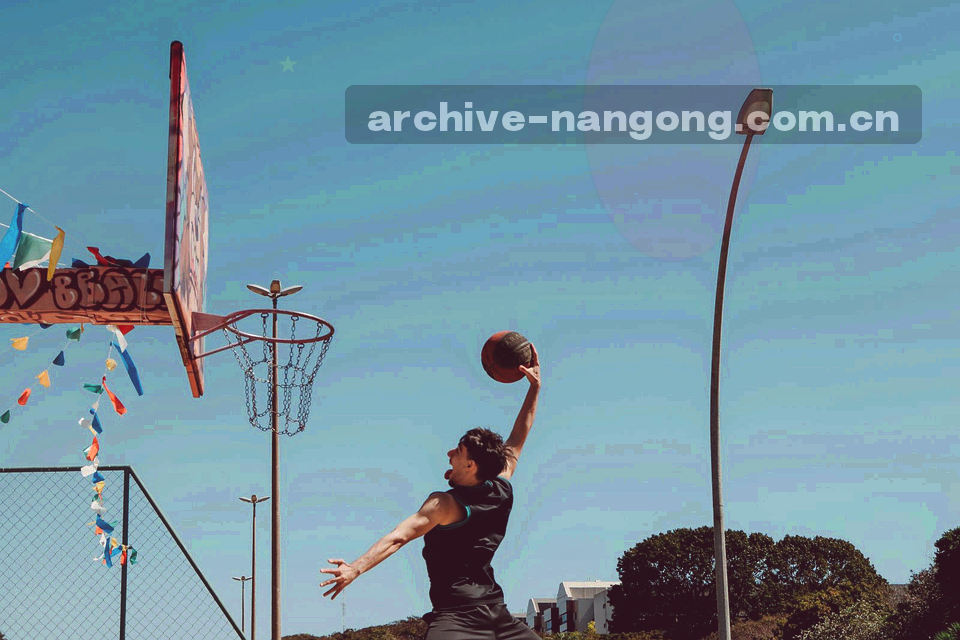 五个档案抽屉与赛事标签的抽象组合，低饱和纸张纹理